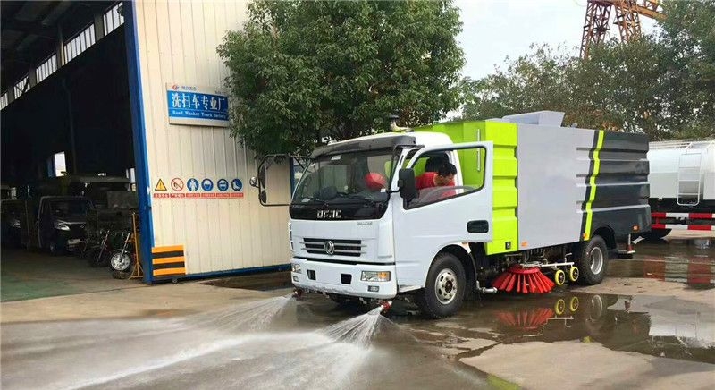 東風(fēng)5噸洗掃車